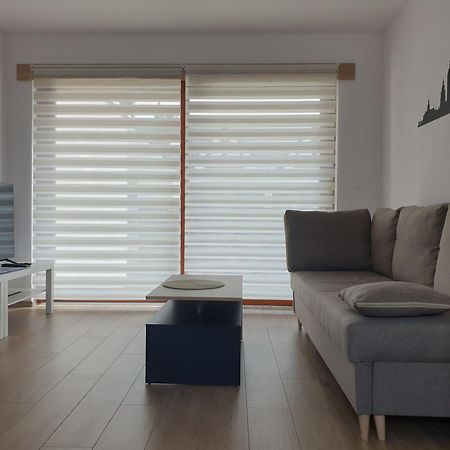 Near The Airport- Apartments Krakow Ngoại thất bức ảnh