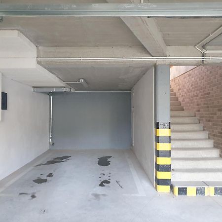 Near The Airport- Apartments Krakow Ngoại thất bức ảnh