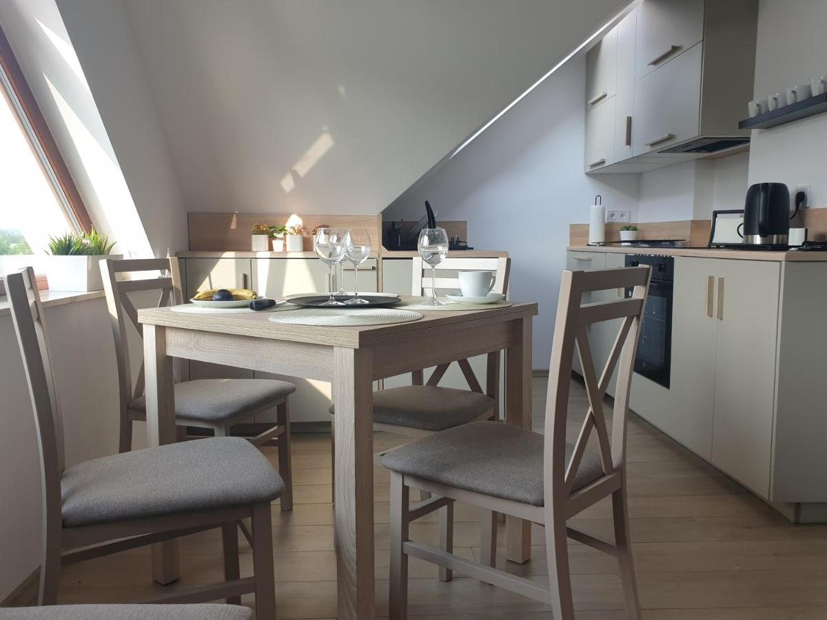 Near The Airport- Apartments Krakow Ngoại thất bức ảnh