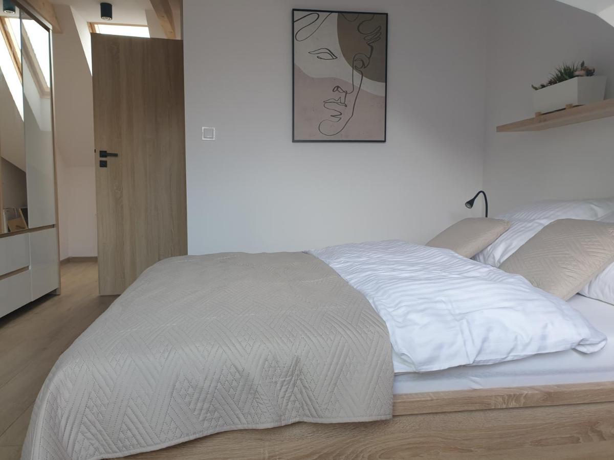 Near The Airport- Apartments Krakow Ngoại thất bức ảnh