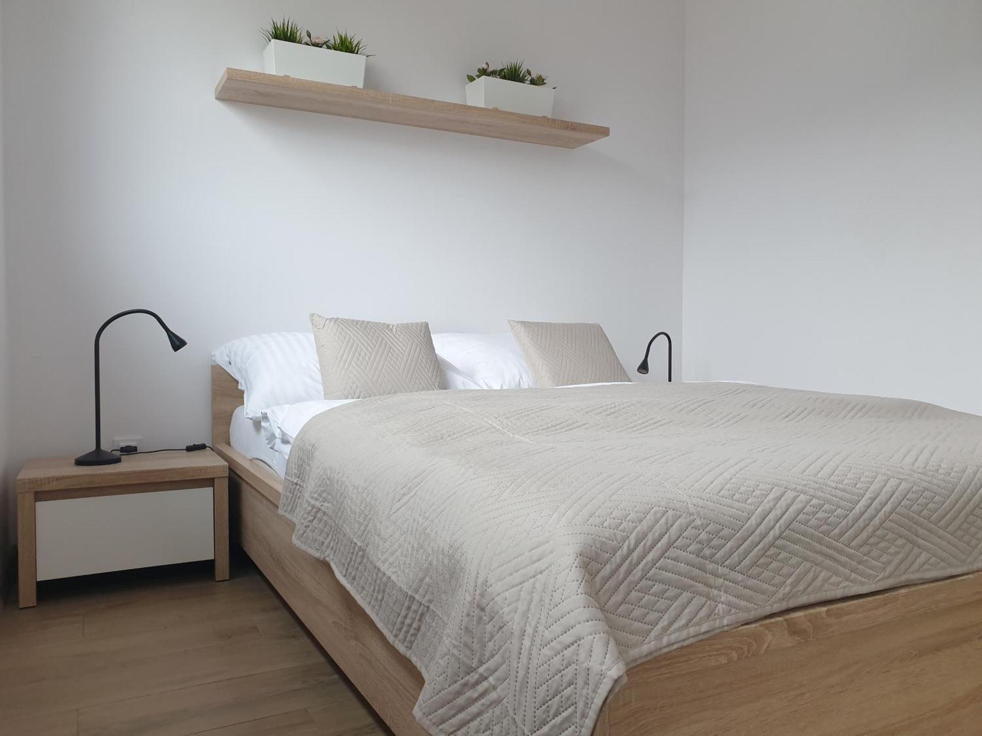 Near The Airport- Apartments Krakow Ngoại thất bức ảnh