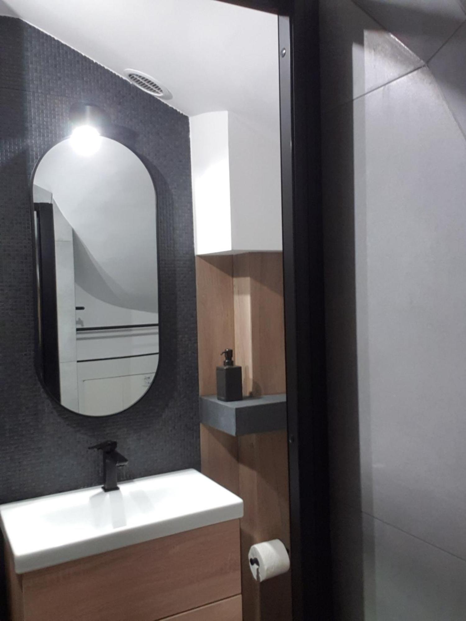 Near The Airport- Apartments Krakow Ngoại thất bức ảnh